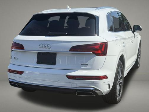 2022 Audi Q5 45 S line Premium Plus