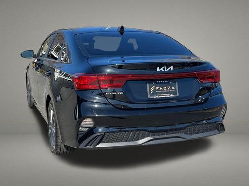 Aurora Black 2022 Kia Forte LXS