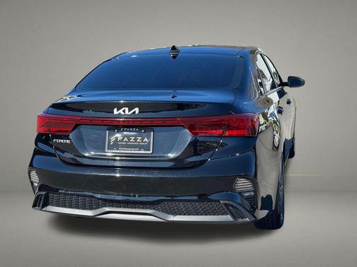 Aurora Black 2022 Kia Forte LXS
