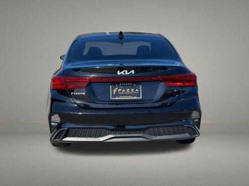 Aurora Black 2022 Kia Forte LXS