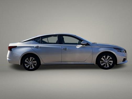 2022 Nissan Altima S FWD