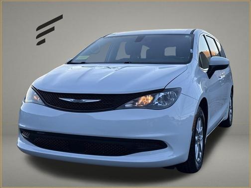 Bright White Clearcoat 2022 Chrysler Voyager LX