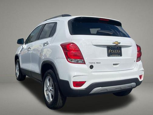 Summit White 2017 Chevrolet Trax LT