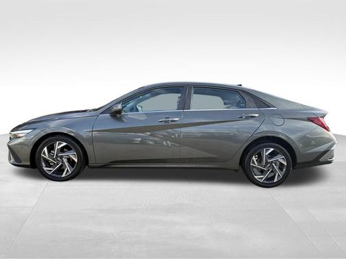 2025 Hyundai ELANTRA SEL