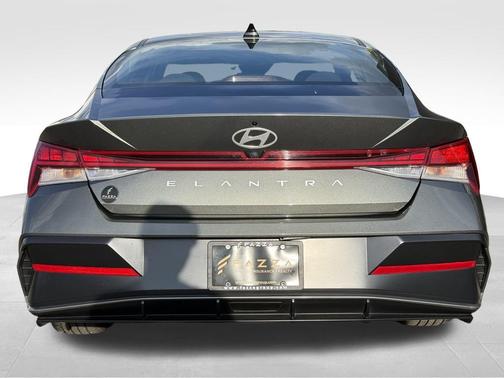 2025 Hyundai ELANTRA SEL