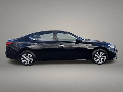 Super Black 2019 Nissan Altima 2.5 S