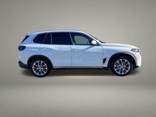 Alpine White 2024 BMW X5 xDrive40i