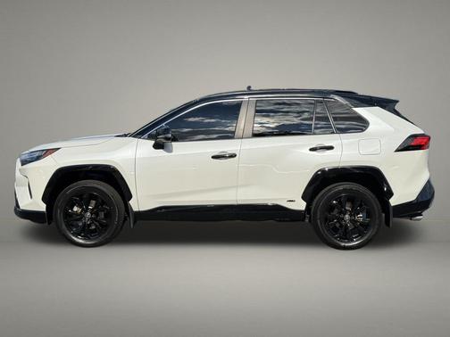 2022 Toyota RAV4 Hybrid SE
