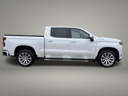 Iridescent Pearl Tricoat 2021 Chevrolet Silverado 1500 High Country
