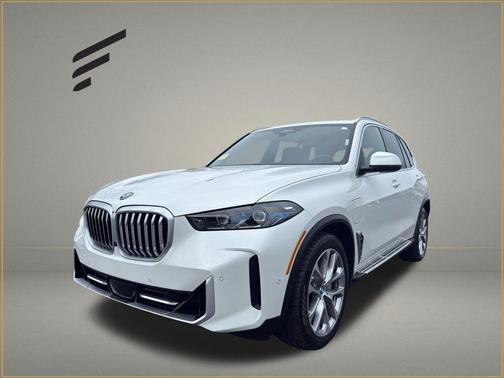 White 2025 BMW X5 PHEV xDrive50e
