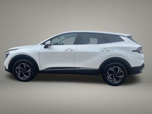 Snow White Pearl 2025 Kia Sportage LX