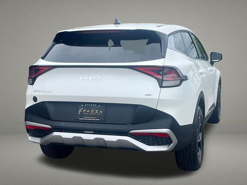 Snow White Pearl 2025 Kia Sportage LX