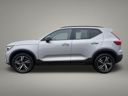 2024 Volvo XC40 B5 Core