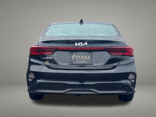 Aurora Black 2022 Kia Forte LXS