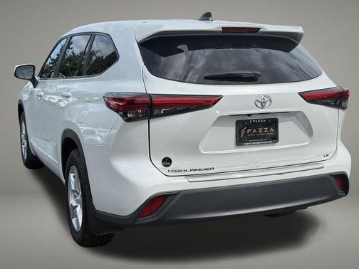 Wind Chill Pearl 2023 Toyota Highlander LE
