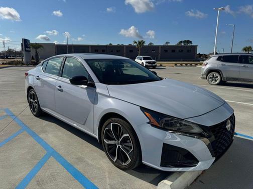 2024 Nissan Altima SR FWD