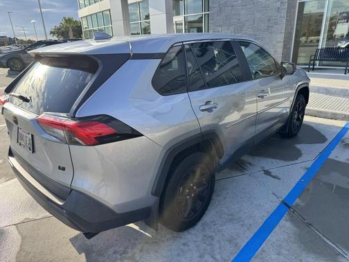 2022 Toyota RAV4 LE