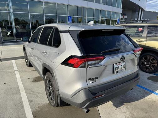 2022 Toyota RAV4 LE