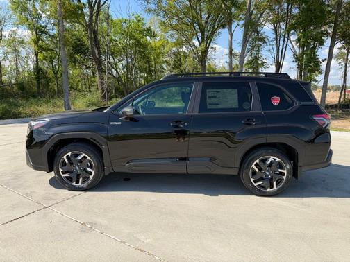 Crystal Black Silica 2026 Subaru Forester Hybrid Premium