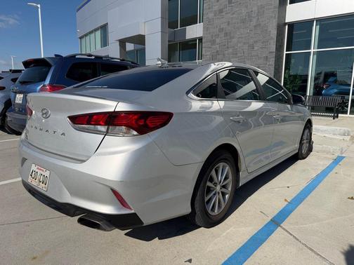 2018 Hyundai SONATA SE