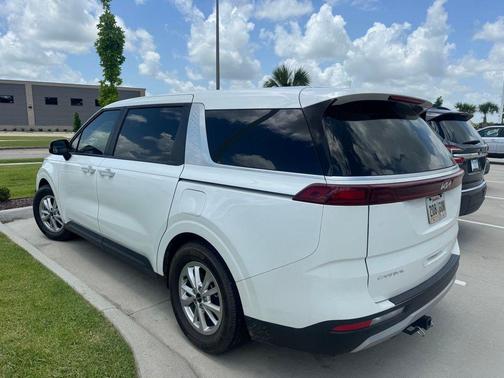 Snow White Pearl 2023 Kia Carnival LX