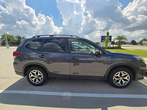 Magnetite Gray Metallic 2023 Subaru Forester Premium