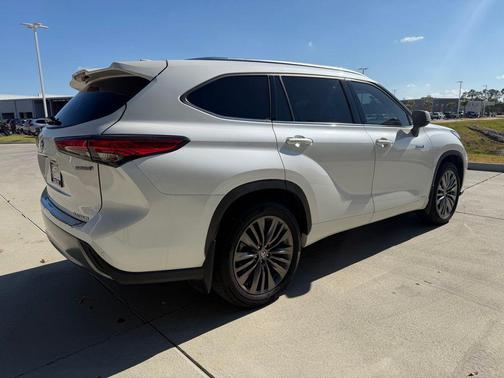 2020 Toyota Highlander Hybrid Platinum