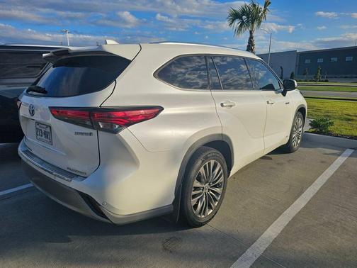 2020 Toyota Highlander Hybrid Platinum