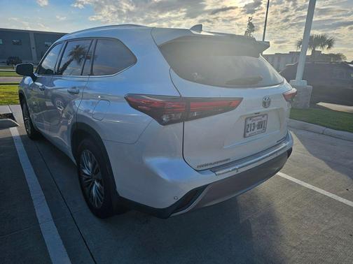 2020 Toyota Highlander Hybrid Platinum