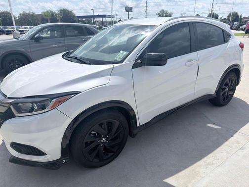 Platinum White Pearl 2021 Honda HR-V AWD Sport