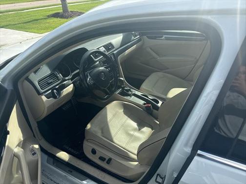 2017 Volkswagen Passat 1.8T R-Line w/Comfort