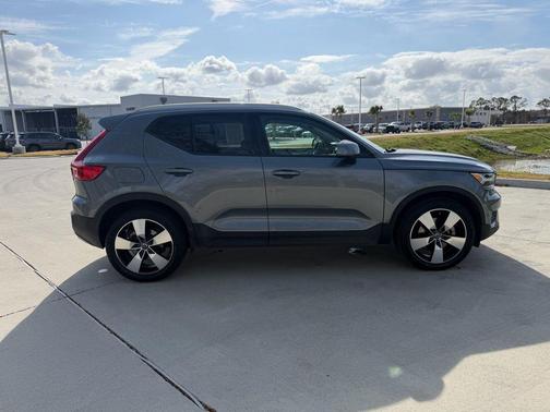 2019 Volvo XC40 T5 Momentum