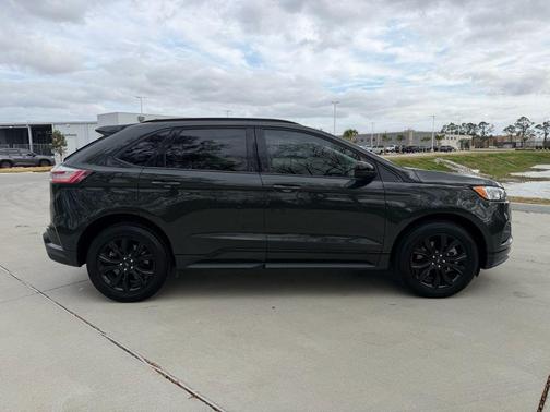 2022 Ford Edge SE
