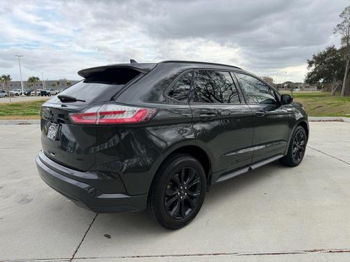 2022 Ford Edge SE
