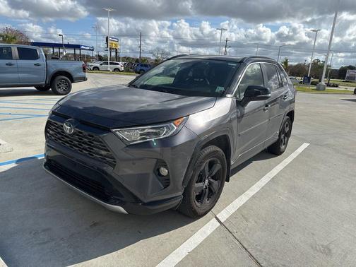 2020 Toyota RAV4 Hybrid SE