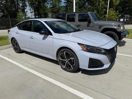 Gray Sky Pearl 2024 Nissan Altima SR FWD