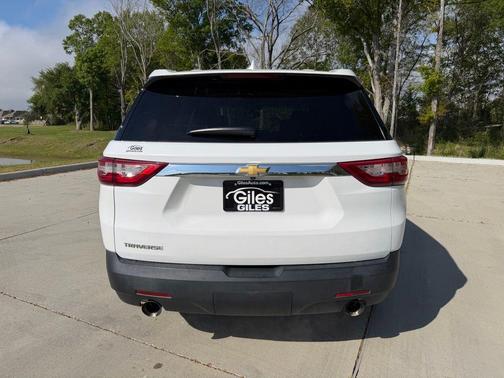 Summit White 2019 Chevrolet Traverse LS