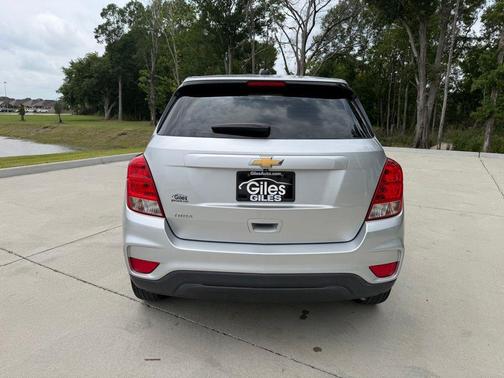 Silver Ice Metallic 2017 Chevrolet Trax LS