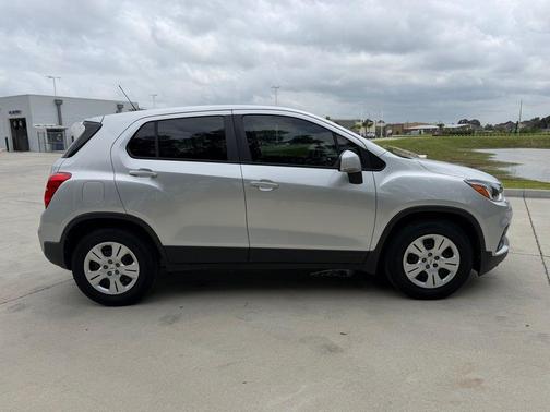 Silver Ice Metallic 2017 Chevrolet Trax LS