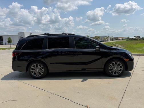 Crystal Black Pearl 2025 Honda Odyssey Touring