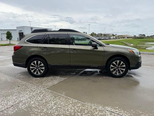 Wilderness Green Metallic 2017 Subaru Outback 3.6R Limited