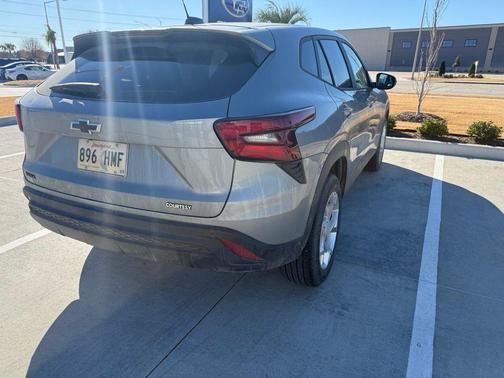 2025 Chevrolet Trax LS