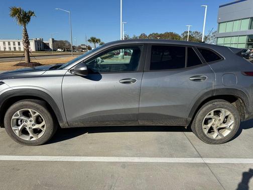2025 Chevrolet Trax LS