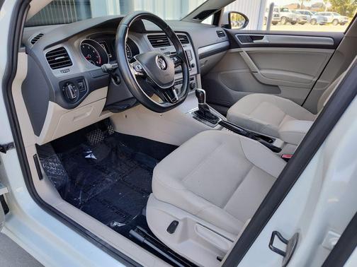 2015 Volkswagen Golf Auto TSI SE