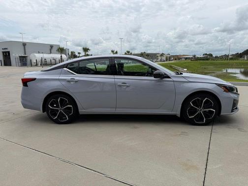 Gray Sky Pearl 2024 Nissan Altima SR FWD