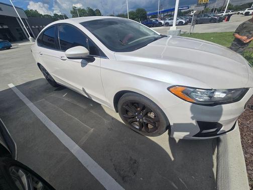 White Platinum Metallic Tri-Coat 2019 Ford Fusion SE