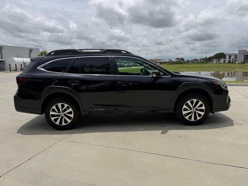 Crystal Black Silica 2024 Subaru Outback Premium