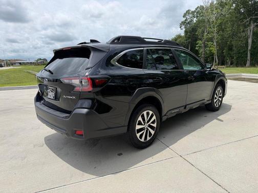Crystal Black Silica 2024 Subaru Outback Premium
