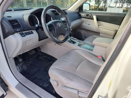 2011 Toyota Highlander SE