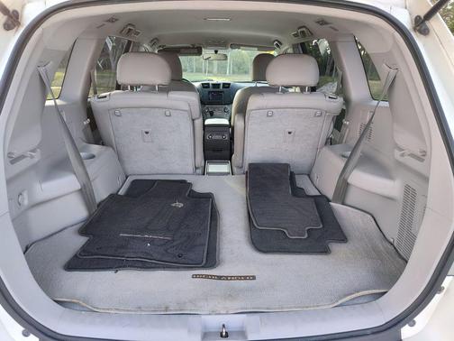 2011 Toyota Highlander SE